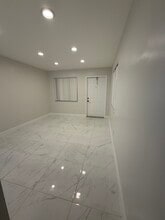 815 SW 5th Ct in Hallandale Beach, FL - Foto de edificio - Building Photo