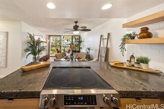 3138 Waialae Ave in Honolulu, HI - Building Photo - Building Photo