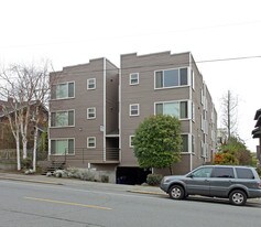 Wallingford On the Ave in Seattle, WA - Building Photo