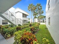 113 Normandy Ln in Delray Beach, FL - Foto de edificio - Building Photo