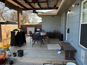 404 Bryson St in Waxahachie, TX - Foto de edificio - Building Photo