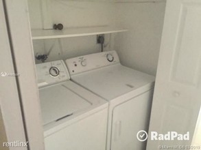 323 Menores Ave-Unit -# B in Coral Gables, FL - Building Photo - Building Photo