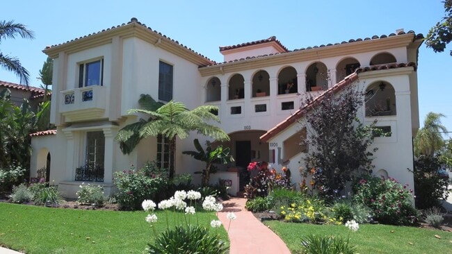 1103 S Crescent Heights Blvd in Los Angeles, CA - Building Photo - Building Photo