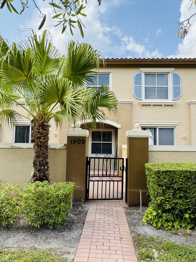 6550 Morgan Hill Trl, Unit 1904 in Royal Palm Beach, FL - Building Photo - Building Photo