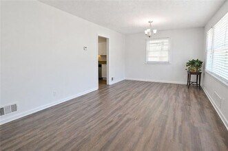 2191 Greystone Way in Decatur, GA - Building Photo - Building Photo