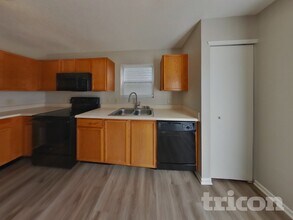 7665 Mansfield Way in Ingalls, IN - Foto de edificio - Building Photo