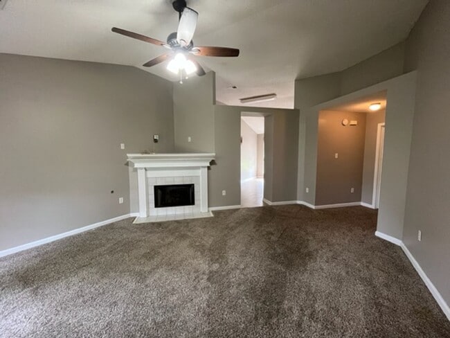 5392 Kristy Ln in Southaven, MS - Foto de edificio - Building Photo