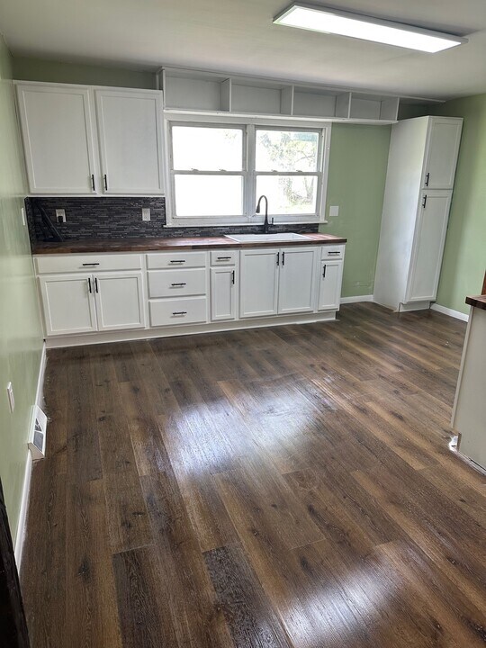 505 W 52nd St in Ashtabula, OH - Building Photo