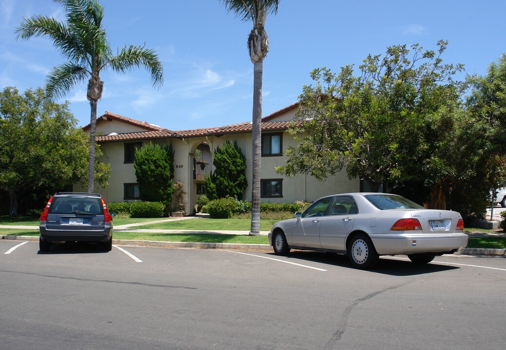 549 F Ave in Coronado, CA - Foto de edificio