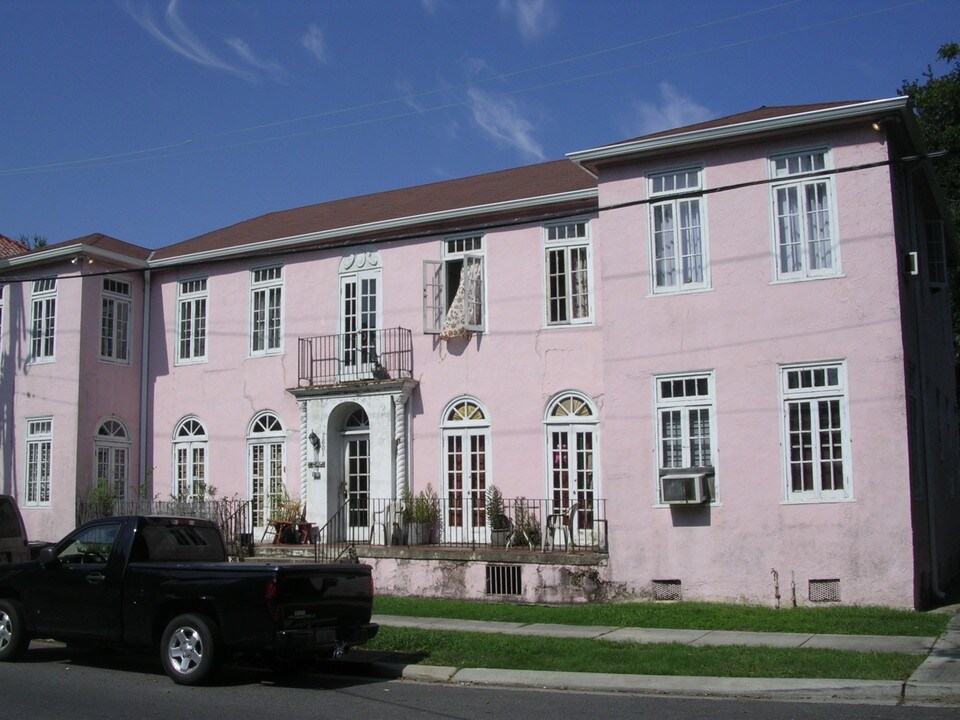 7801 Hampson St in New Orleans, LA - Building Photo