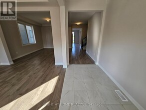 123 Green Ash Ave in Ottawa, ON - Building Photo - Building Photo
