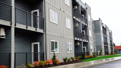 The Downtown Forty Eight in Sedro Woolley, WA - Foto de edificio - Building Photo