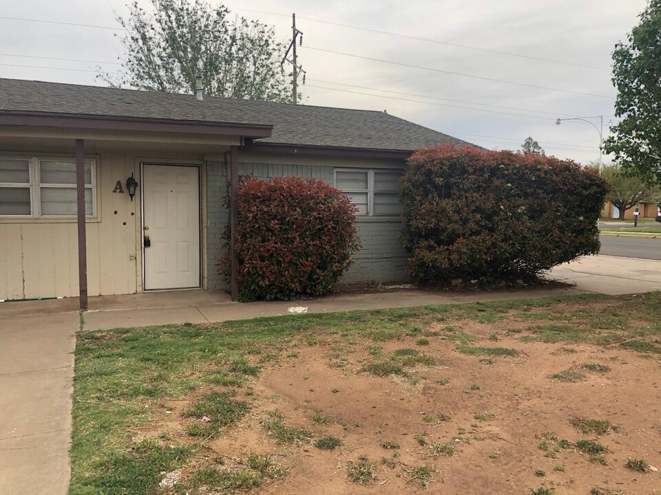 7404 Avenue W in Lubbock, TX - Building Photo