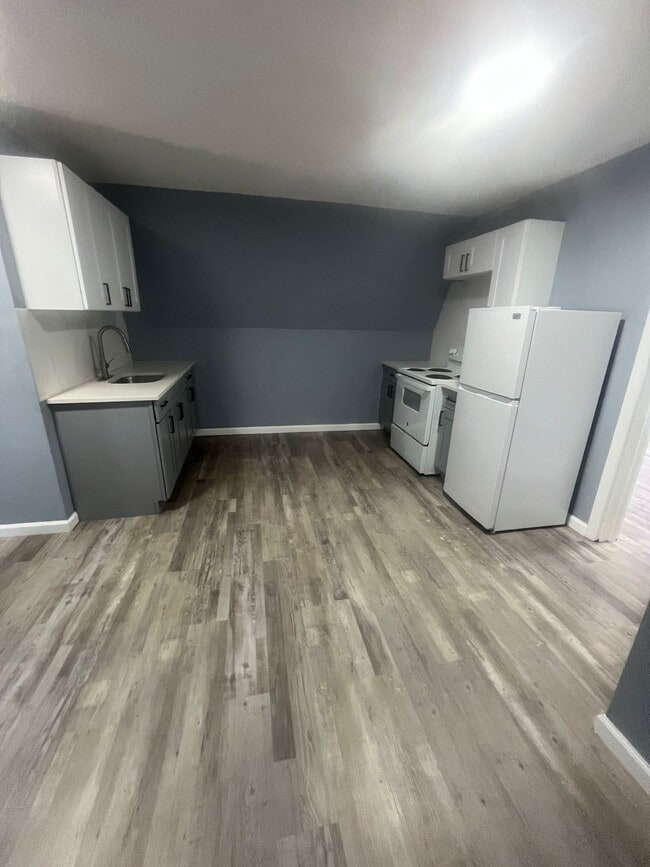 76 Ellis Ave, Unit 3