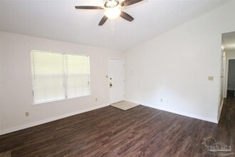 9345 Chisholm Rd in Pensacola, FL - Foto de edificio - Building Photo