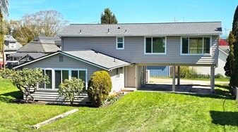 1421 Pine St in Everett, WA - Building Photo