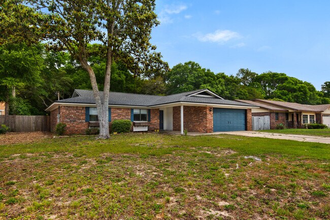 117 12th Ave in Shalimar, FL - Building Photo - Building Photo