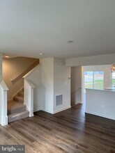 22 Clifton Mnr in Falling Waters, WV - Building Photo - Building Photo