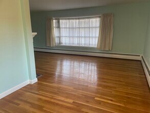 31 Glenmere St in West Bridgewater, MA - Building Photo - Building Photo