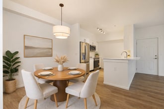 Creekside Apartments in Everett, WA - Foto de edificio - Building Photo