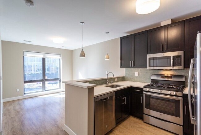 33 Rogers St, Unit 406 in Cambridge, MA - Foto de edificio - Building Photo