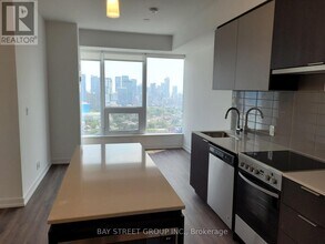 203 College St in Toronto, ON - Building Photo - Building Photo