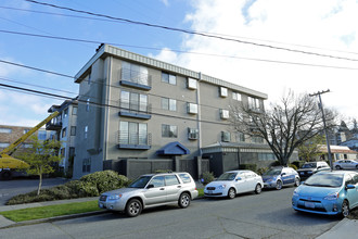 Holly Court in Seattle, WA - Building Photo - Building Photo