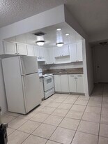 6001 NW 7th St in Margate, FL - Building Photo