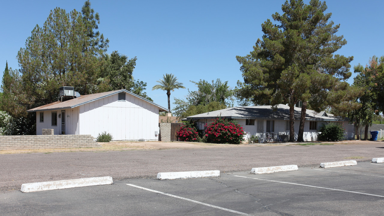 5334 E Virginia Ave in Phoenix, AZ - Foto de edificio