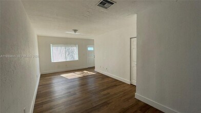 209 Northwest Dr in Miami, FL - Building Photo - Building Photo