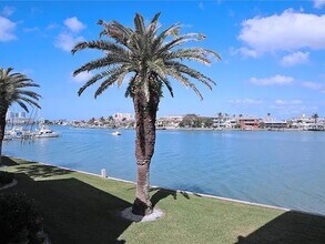868 Bayway Blvd, Unit Marina House in Clearwater, FL - Foto de edificio - Building Photo