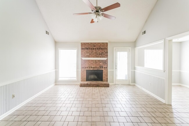 6575 Pine Top Cir N in Memphis, TN - Building Photo - Building Photo