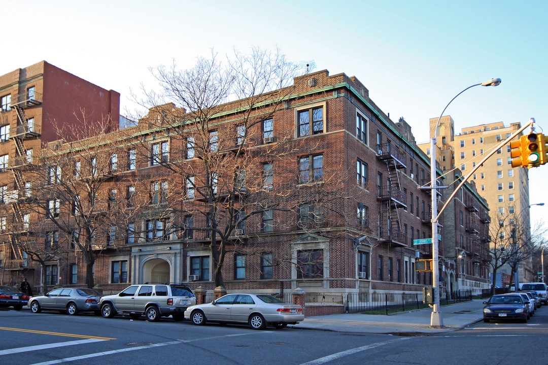 326 St Johns Pl in Brooklyn, NY - Foto de edificio