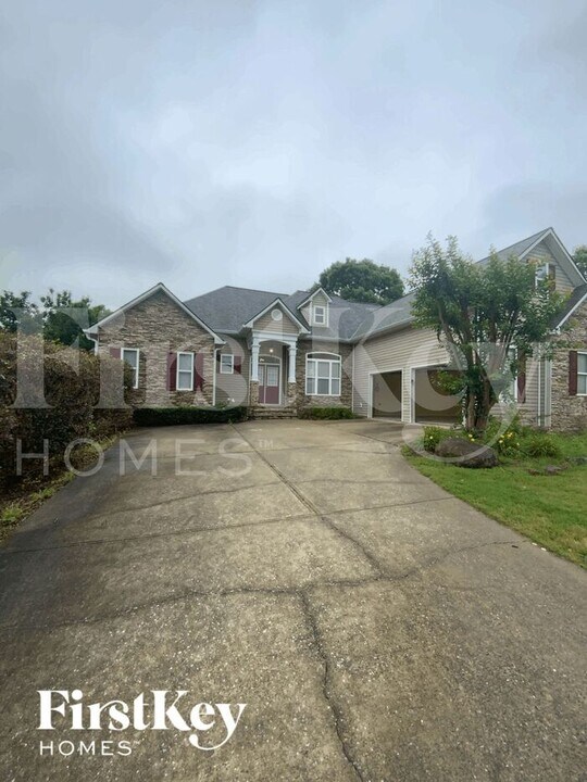 33 Roberson Dr in Cartersville, GA - Building Photo