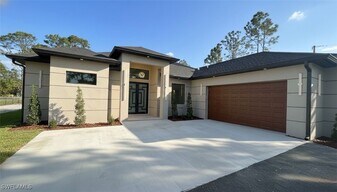 1821 Desoto Blvd N in Naples, FL - Building Photo