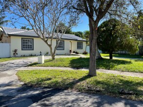 9140 SW 169th Terrace in Palmetto Bay, FL - Building Photo - Building Photo
