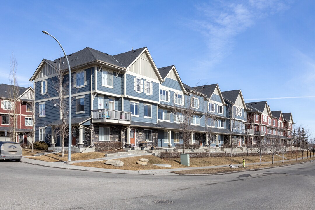 94 Panatella Way NW in Calgary, AB - Building Photo