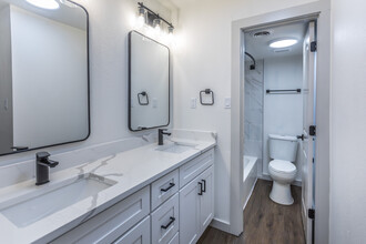 The Garden District Apartments in Germantown, TN - Building Photo - Interior Photo