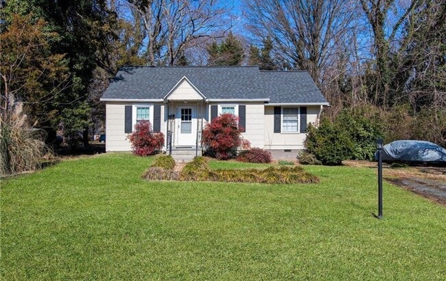 property at 3255 Arlington Dr