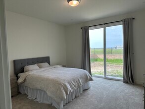 5683 Drifton Way in Sacramento, CA - Foto de edificio - Building Photo