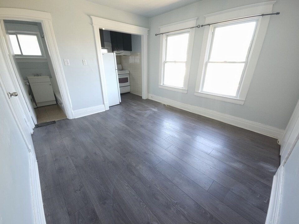 49 Berryman Ave in St Catharines, ON - Building Photo