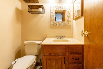 38 Conestoga Way in Glastonbury, CT - Building Photo - Building Photo