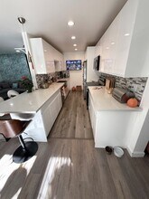 843 4th St, Unit #207 in Santa Monica, CA - Foto de edificio - Building Photo