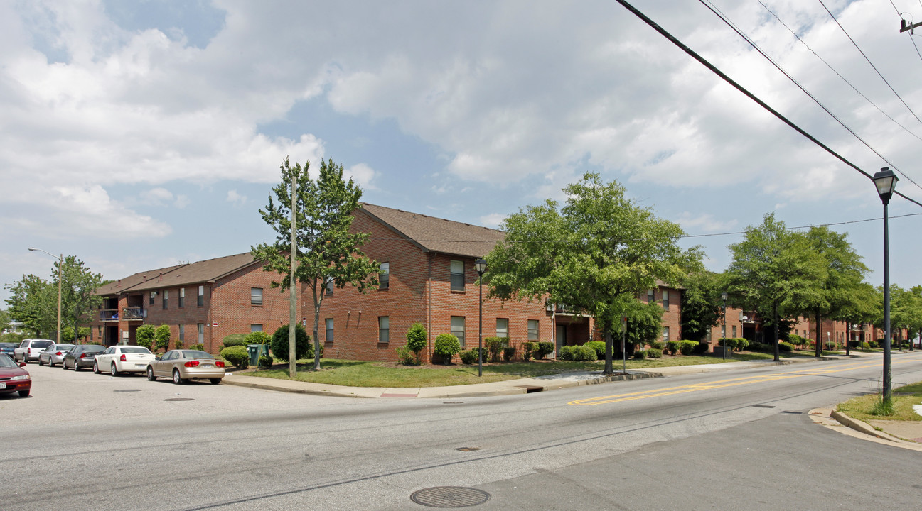 Paridise Gardens Apartments in Norfolk, VA - Building Photo