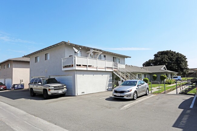 16631 Tunstall Lane in Huntington Beach, CA - Foto de edificio - Building Photo