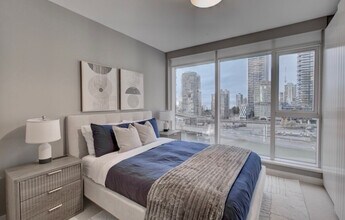 1390 Granville St in Vancouver, BC - Building Photo - Building Photo