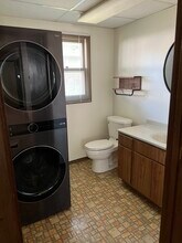 1320 E Pearl St in Sioux Falls, SD - Foto de edificio - Building Photo