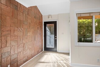 1544 Golf Club Dr in Glendale, CA - Building Photo - Building Photo