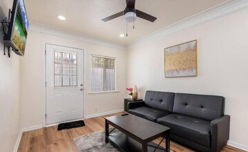 1161 W 38th St in Los Angeles, CA - Building Photo - Building Photo