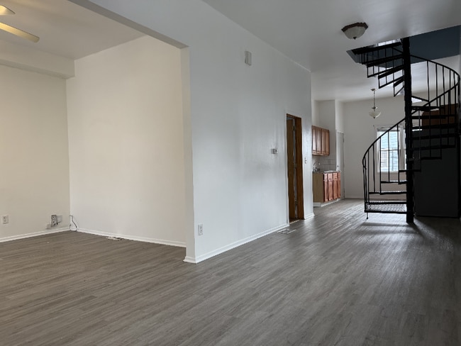 3525 W Fullerton Ave in Chicago, IL - Building Photo - Building Photo